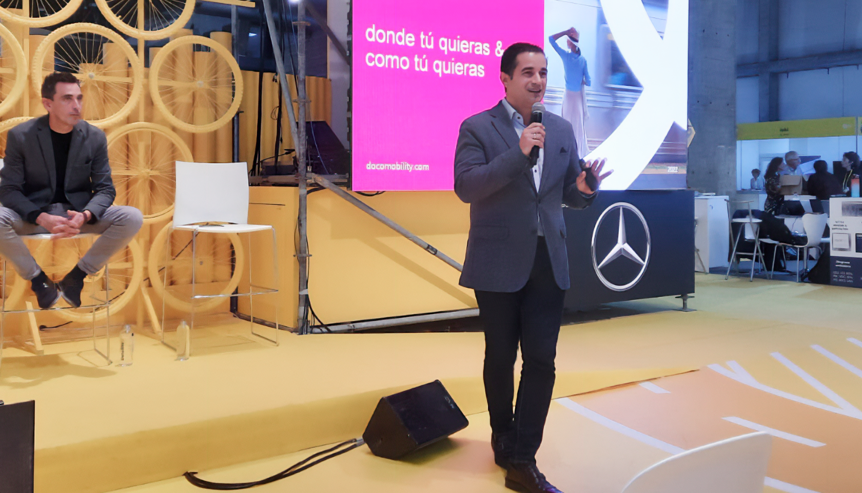 Bruno Espinar Pérez, gerente de Movilidad 4.0 e Innovación Digital de Renfe exponiendo en la ponencia sobre plataformas que implementan el modelo de movilidad como servicio.